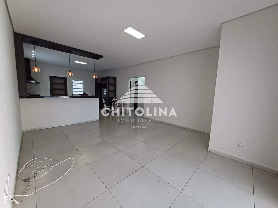 Sala com piso em porcelanato e luminária embutida — Casa cód. 11414, Vila Barth