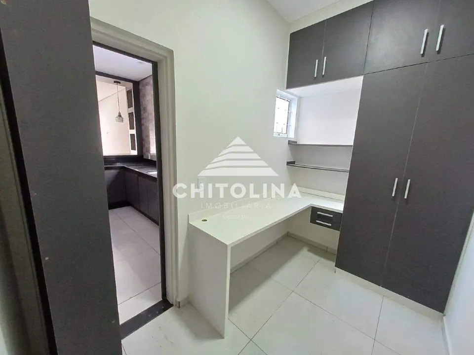 Escritório com bancada e armários modulados — Casa cód. 11414, Vila Barth