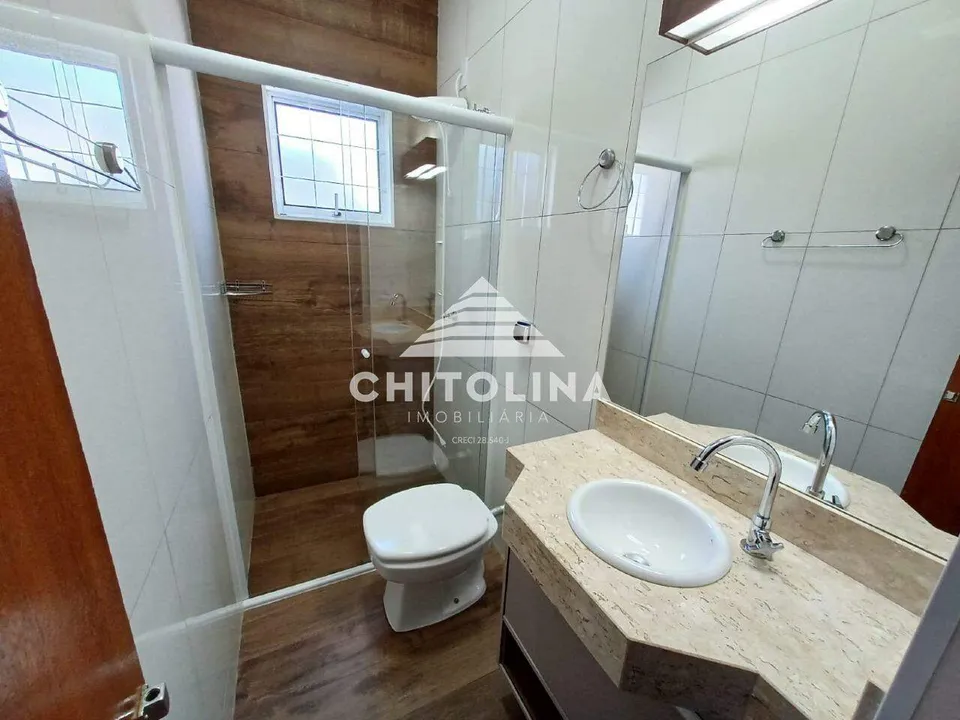 Banheiro social com box de vidro e bancada em mármore — Casa cód. 11414, Vila Barth