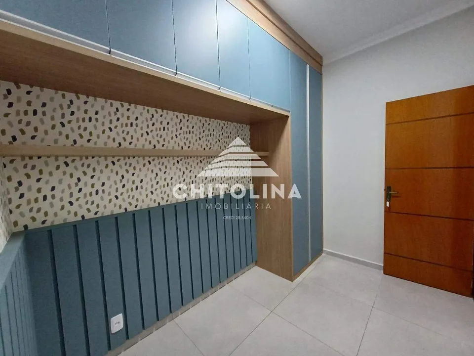 Dormitório com nicho planejado e papel de parede — Casa cód. 11414, Vila Barth