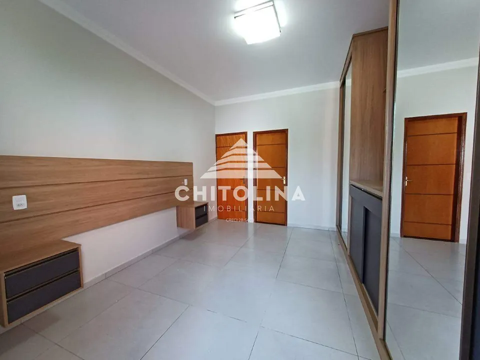 Suíte com cabeceira planejada e piso em porcelanato — Casa cód. 11414, Vila Barth