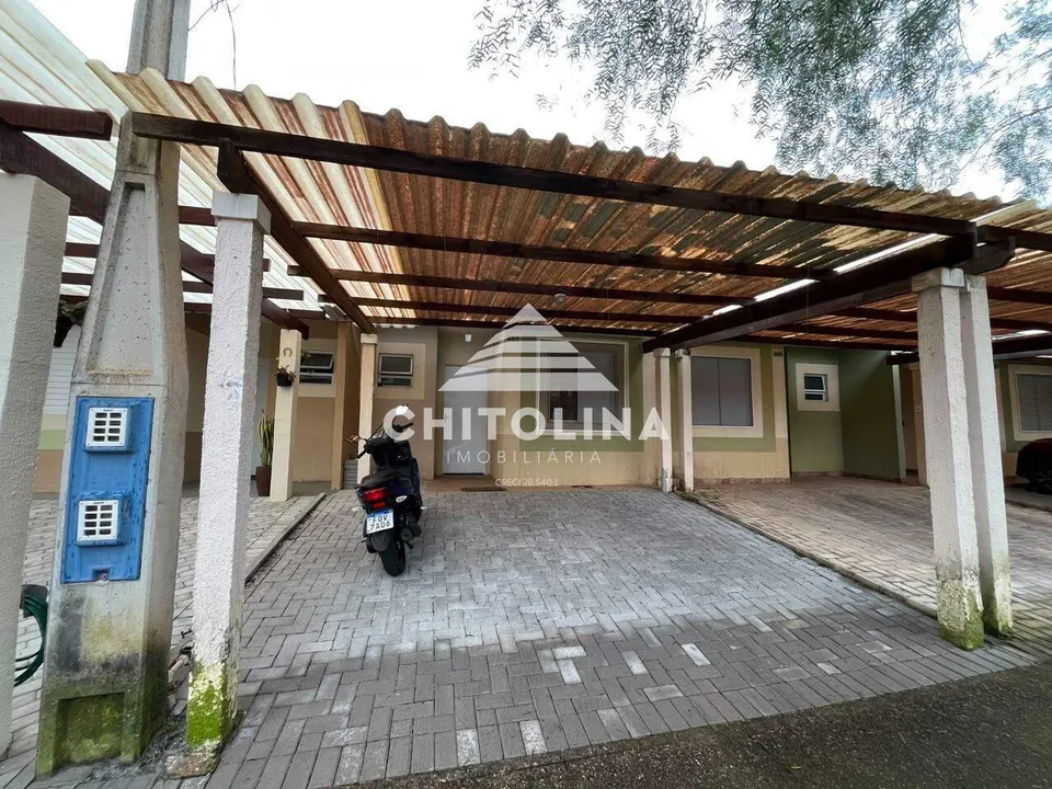 Vagas de garagem cobertas em frente à casa — Casa em condomínio cód. 11694, Vila Progresso
