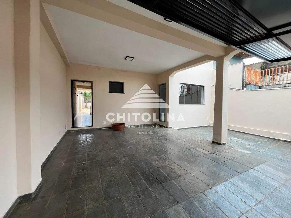 Varanda coberta com piso de porcelanato — Sobrado cód. 9190, Jardim Fogaça