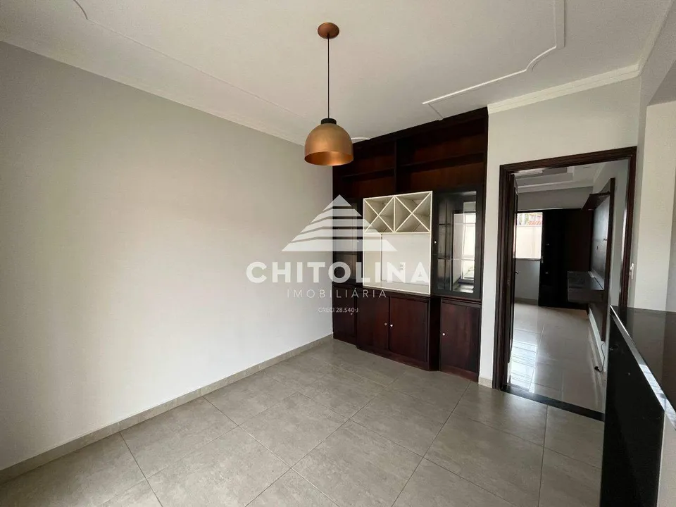 Sala de jantar com pendente e armário de madeira — Sobrado cód. 9190, Jardim Fogaça