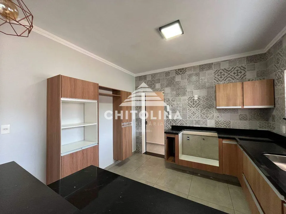 Cozinha planejada com revestimento decorado — Sobrado cód. 9190, Jardim Fogaça