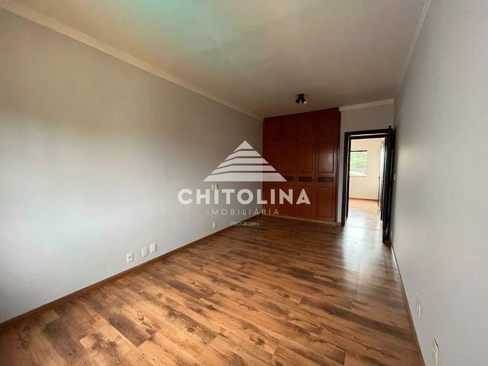 Dormitório com piso de madeira e armário embutido — Sobrado cód. 9190, Jardim Fogaça