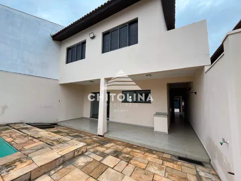 Varanda coberta do térreo com saída para a piscina — Sobrado cód. 9190, Jardim Fogaça