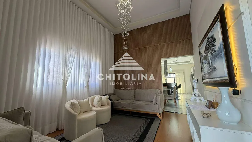 Sala de estar com sofás e lustre de cristal — Casa cód. 11638, Terras de Santo Antônio