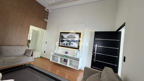 Sala de TV com painel e porta pivotante — Casa cód. 11638, Terras de Santo Antônio