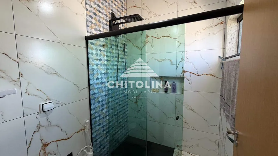Banheiro social com box e pastilhas — Casa cód. 11638, Terras de Santo Antônio