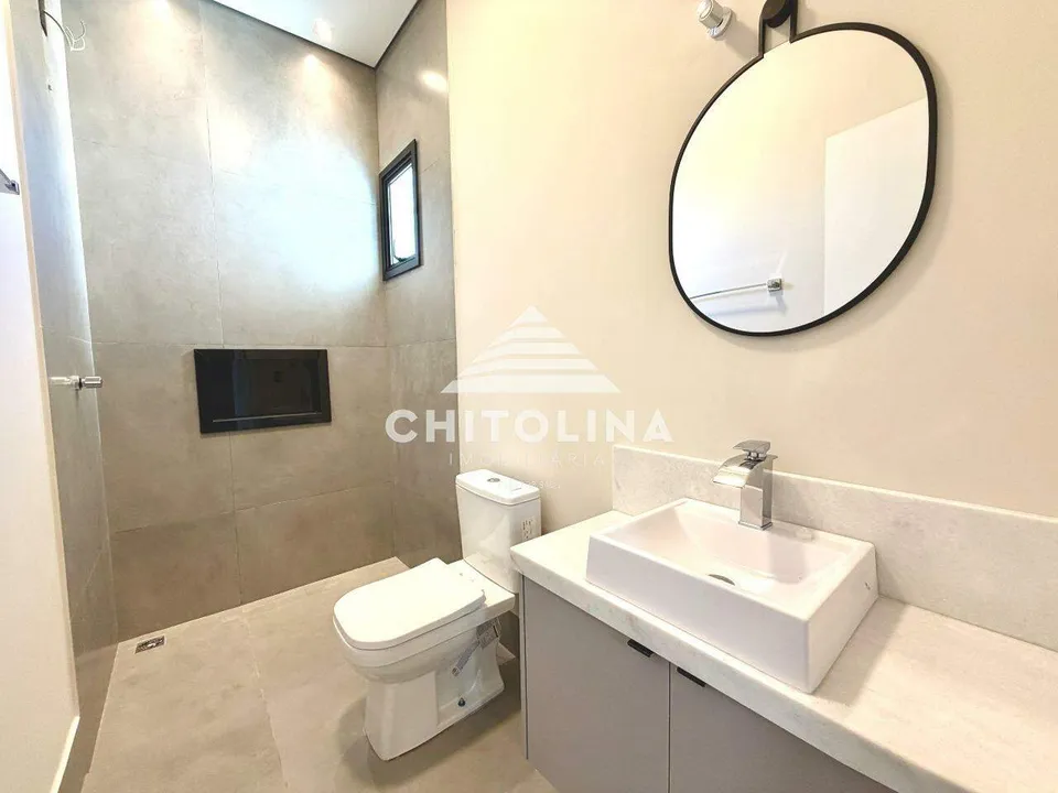 Banheiro com bancada, cuba e espelho redondo — Casa cód. 11752, Vila Progresso