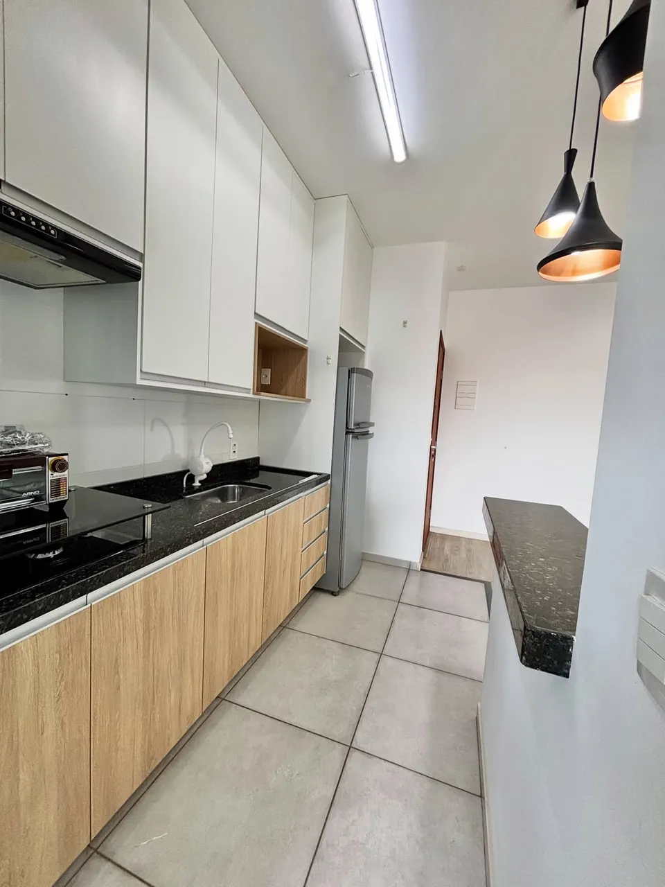 Cozinha com bancada em granito e armários — Apartamento cód. 1200, Jardim Shangri-lá
