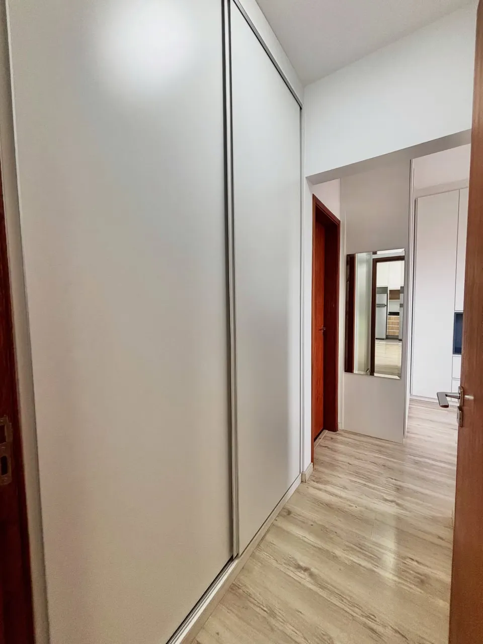Closet da suíte com portas de correr — Apartamento cód. 1200, Jardim Shangri-lá