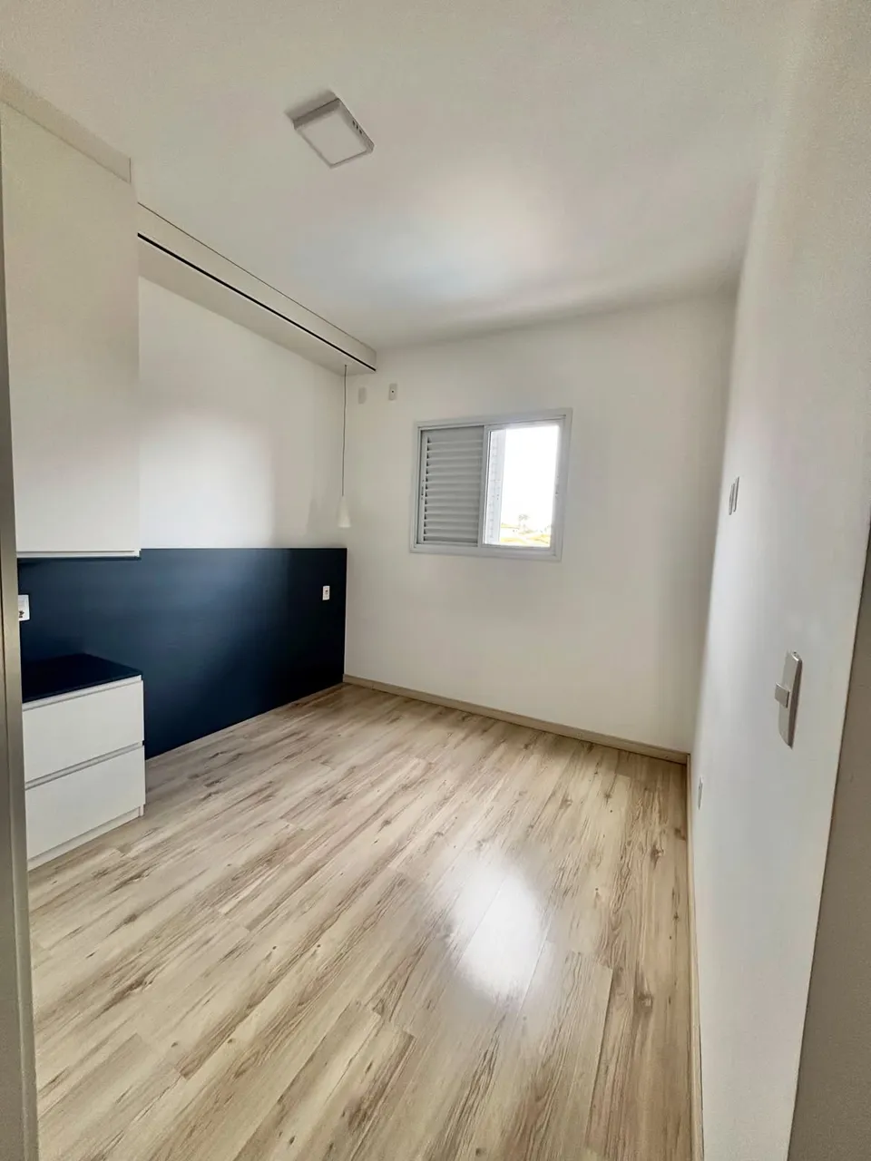 Suíte com cabeceira planejada e armários — Apartamento cód. 1200, Jardim Shangri-lá