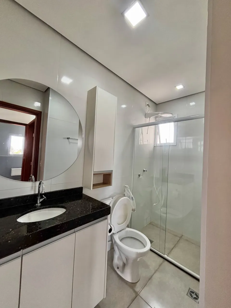 Banheiro da suíte com box de vidro — Apartamento cód. 1200, Jardim Shangri-lá