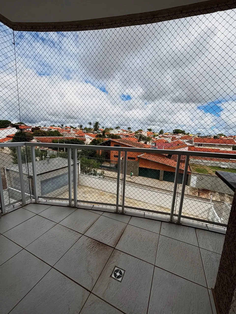Varanda com vista para o bairro — Apartamento cód. 1200, Jardim Shangri-lá