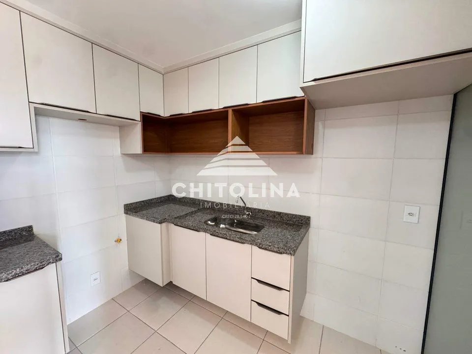 Cozinha com armários planejados e bancada de granito — Apartamento cód. 370, Vila Barth