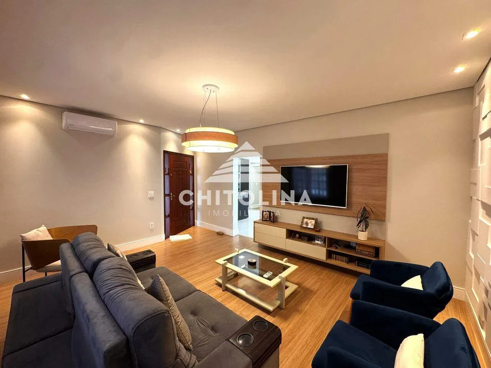 Sala de estar com painel de TV e ar-condicionado — Casa cód. 4243, Vila Barth
