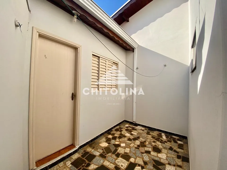 Quintal com porta para o quartinho de guardados — Casa cód. 4243, Vila Barth
