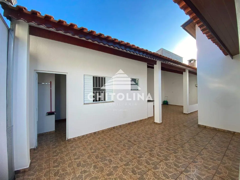 Quintal com piso e circulação lateral coberta — Casa cód. 4176, Parque Atenas do Sul
