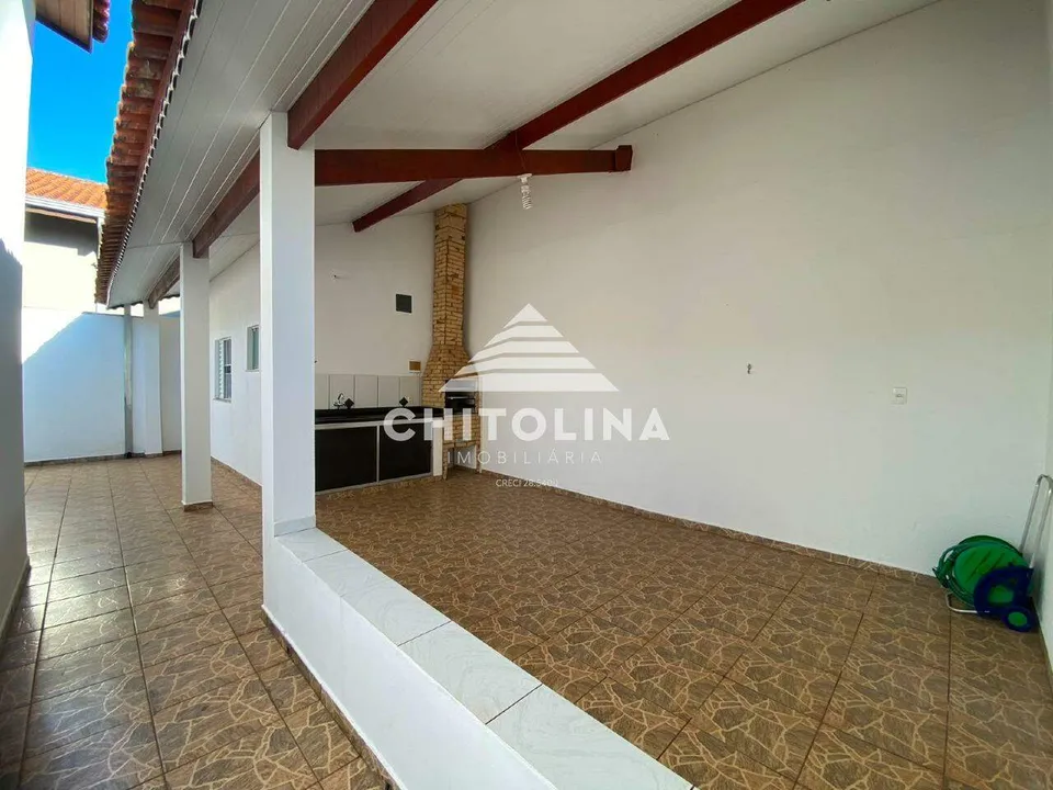 Varanda coberta com pilares e piso cerâmico — Casa cód. 4176, Parque Atenas do Sul