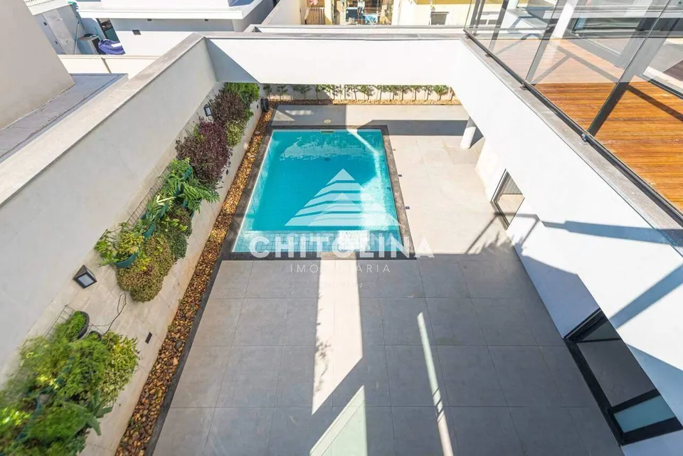 Vista aérea da piscina e do jardim vertical — Casa em condomínio cód. 9260, Golden Ville