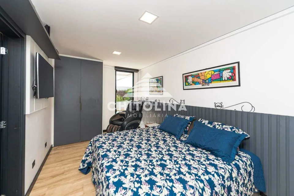 Suíte com painel ripado escuro e quadros — Casa em condomínio cód. 9260, Golden Ville