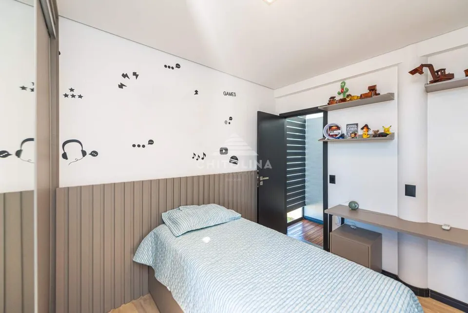 Suíte com escrivaninha e prateleiras — Casa em condomínio cód. 9260, Golden Ville