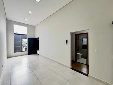 Sala de estar com pé-direito alto e porcelanato — Casa cód. 11854, Residencial Villaggio di Capri