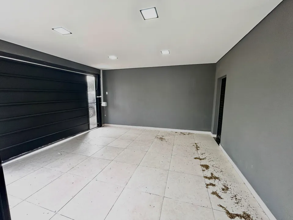 Garagem coberta com portão basculante — Casa cód. 11854, Residencial Villaggio di Capri