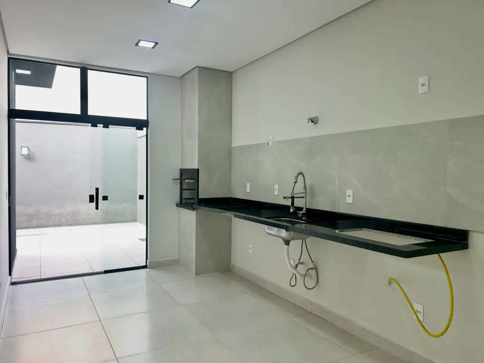 Cozinha com porta de vidro para o quintal — Casa cód. 11854, Residencial Villaggio di Capri