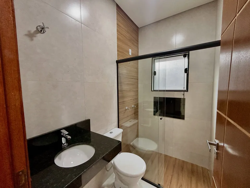 Banheiro com bancada em granito e box de vidro — Casa cód. 11854, Residencial Villaggio di Capri
