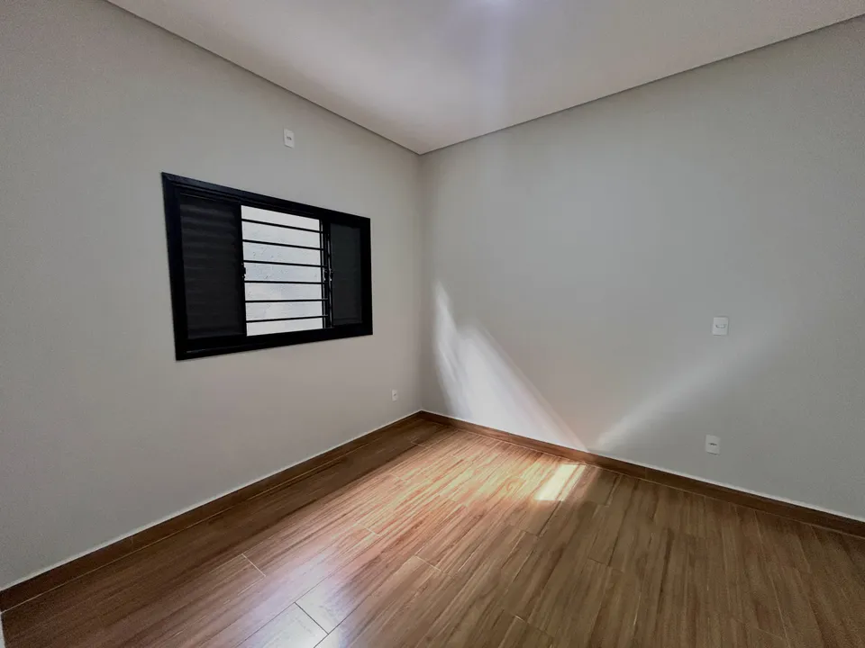 Dormitório com porcelanato amadeirado — Casa cód. 11854, Residencial Villaggio di Capri