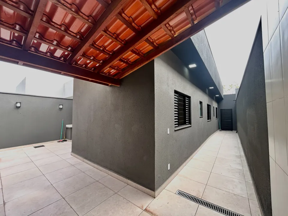 Circulação lateral coberta com telhado de barro — Casa cód. 11854, Residencial Villaggio di Capri