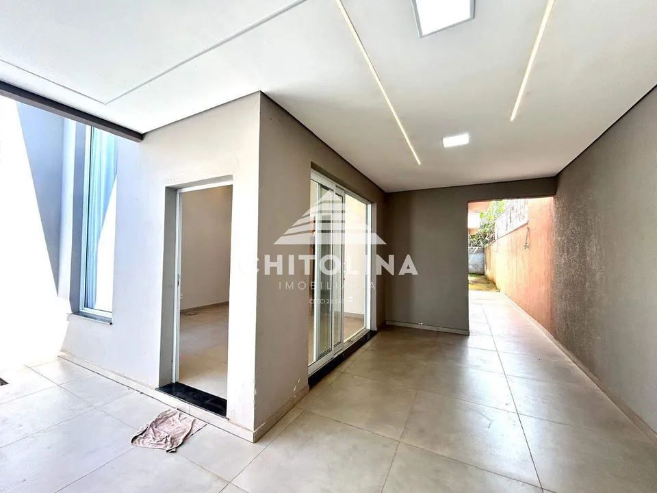 Área coberta lateral com porta de vidro para a sala — Casa cód. 11934, Vila Eldorado