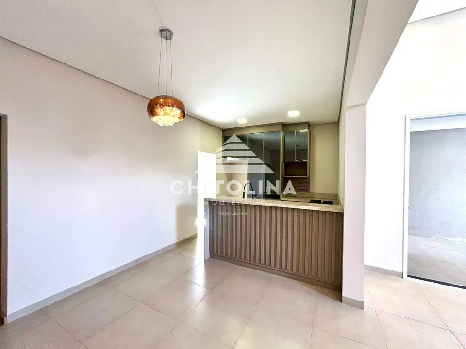 Sala de jantar com balcão ripado voltado para a cozinha — Casa cód. 11934, Vila Eldorado