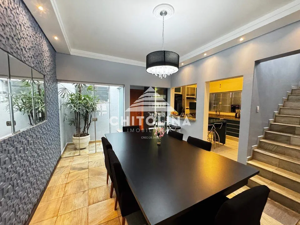 Sala de jantar integrada à cozinha e à escada — Casa cód. 9584, Jardim Colombo