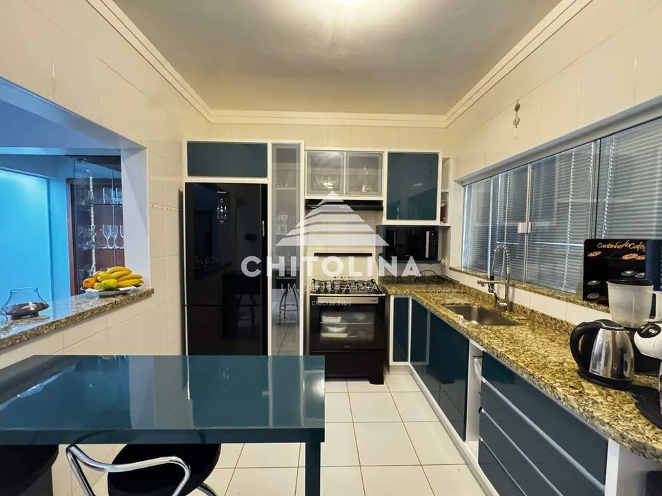 Cozinha planejada com bancada em granito — Casa cód. 9584, Jardim Colombo