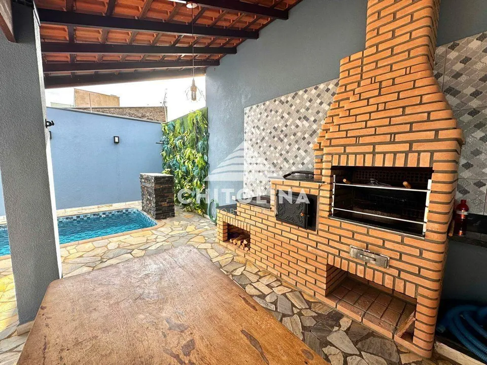 Churrasqueira e forno em tijolinho na área externa — Casa cód. 9584, Jardim Colombo