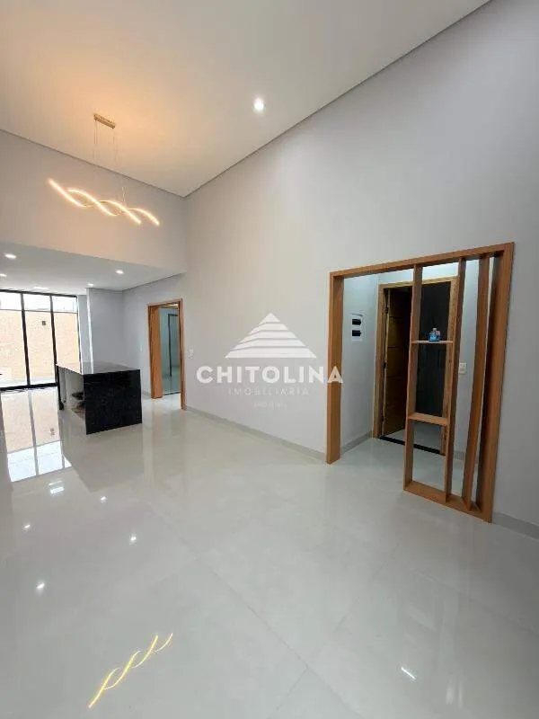 Sala integrada com portal de madeira para o corredor — Casa em condomínio cód. 11993, Vila Progresso