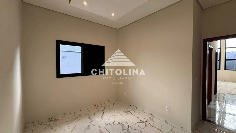 Dormitório com spots embutidos no teto e piso marmorizado — Casa cód. 11964, Parque Itapê