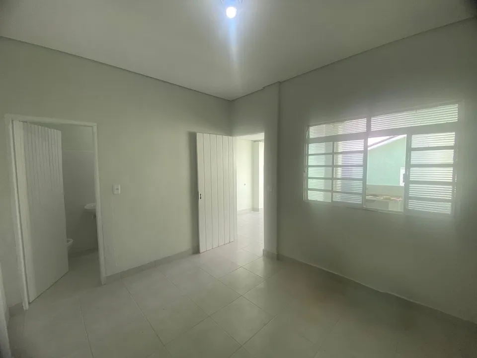 Sala com janela ampla e piso frio — Casa cód. 11364, Jardim Itália