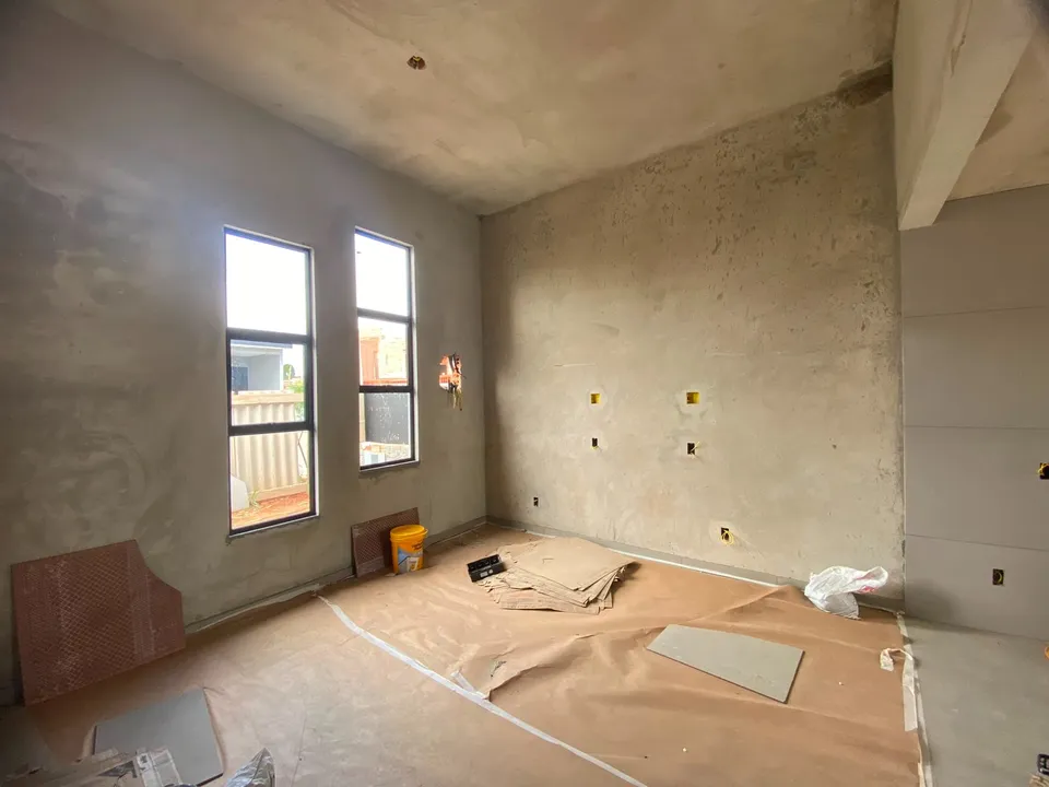 Sala com janelas amplas e piso em porcelanato — Casa cód. 11836, Vila Progresso